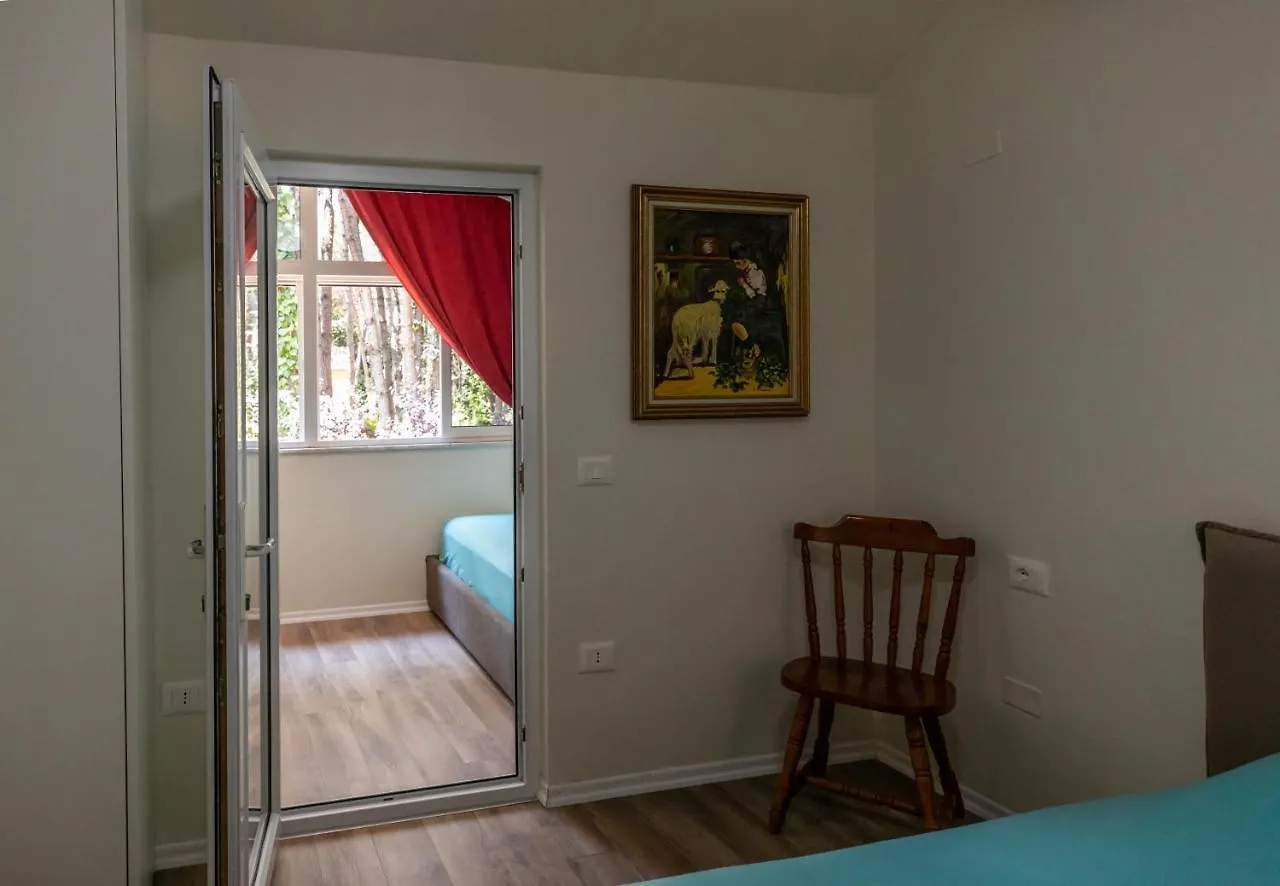 Forest Cottage - Middle Of Forest & Near The Beach Golem  0*, Golem (Tirana) Albania